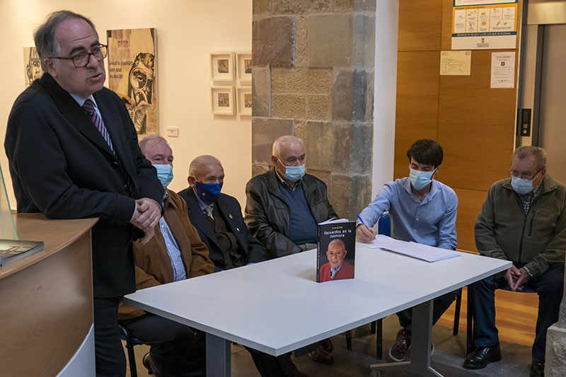 Eufrasio Sainz Peón recibió el título de “Escritor Vitalicio” en un emotivo acto