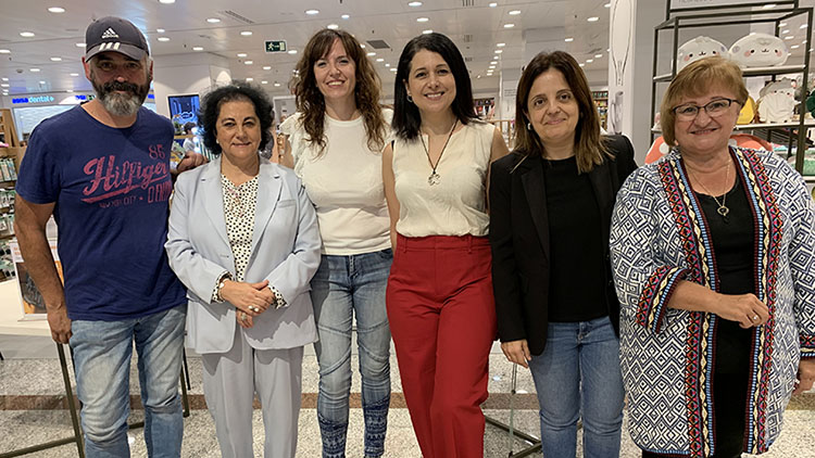 Escritoras de la SCE celebraron su día en El Corte Inglés