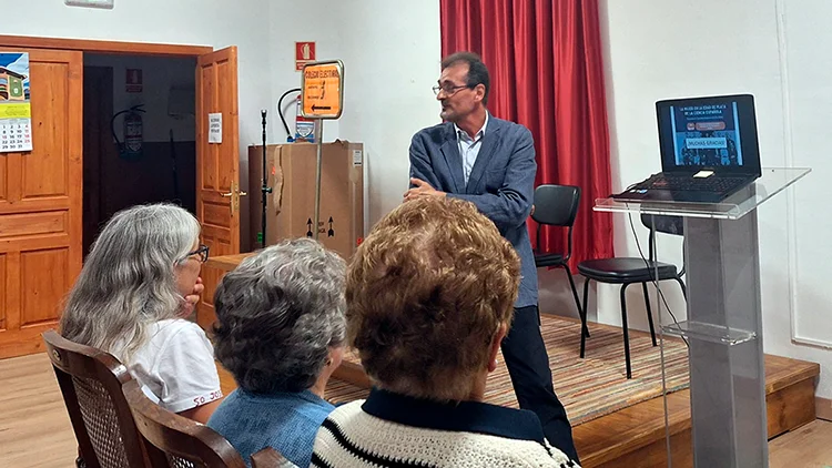 Conferencia del profesor González Redondo sobre la mujer en la Edad de Plata de la Ciencia Española