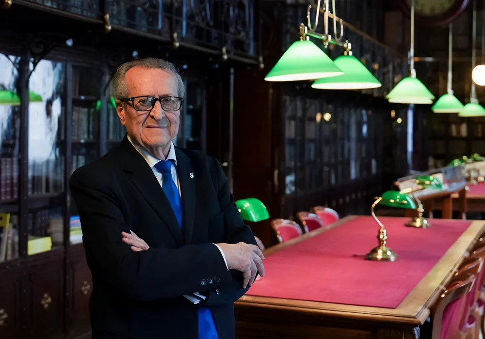 González de Posada recibirá la Estela de Oro de la Sociedad Cántabra de Escritores