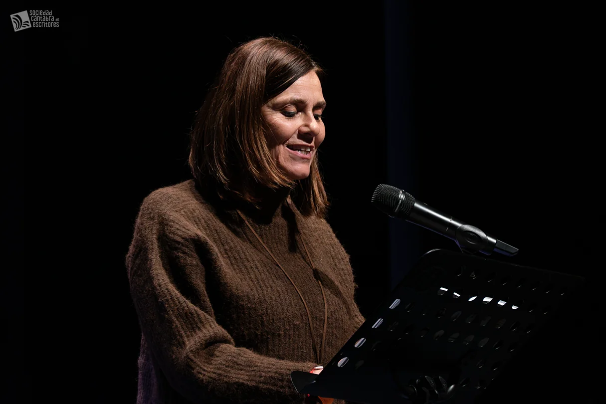 Paula Fernández Viaña